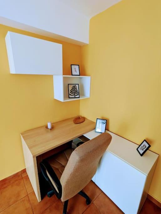Peaceful Victory Square Apartment